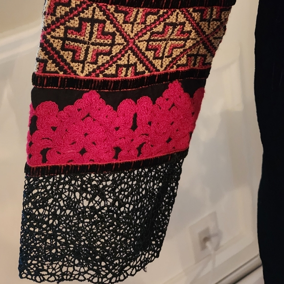 H&M Studio dress stunning, black and red detailing, gorgeous sleeves, new no tag - Picture 4 of 6